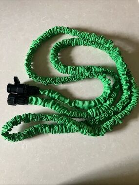 Expandable Green Garden Hose with Connector Set 8ft long (not expanded)